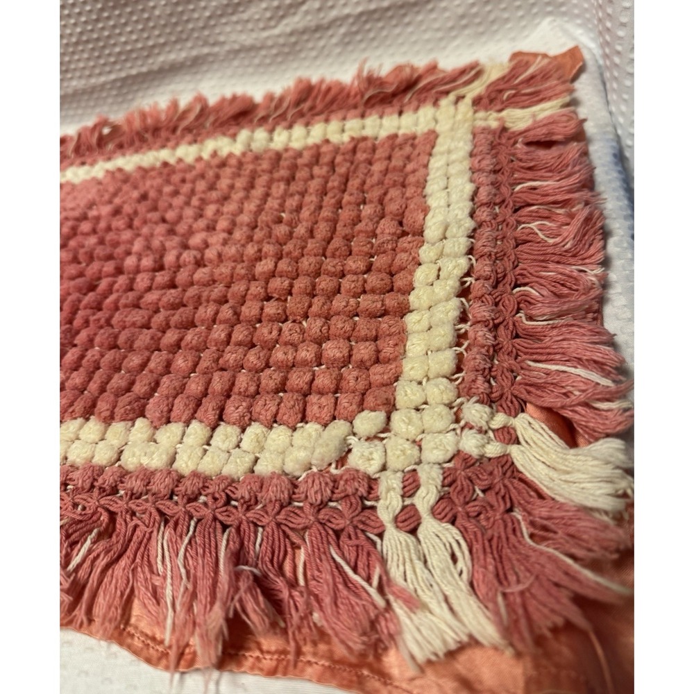 Vintage 1950-70s Pink Cotton Bump Textured Rug or Mat Fringe Satin Back 22x15 In - Picture 3 of 7